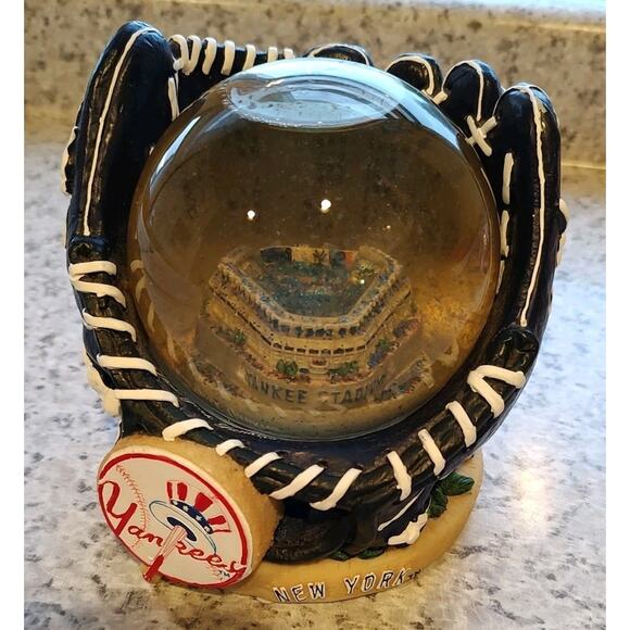 New York Yankees Stadium Snow Globe Forever Collectibles 2006 - Picture 1 of 8
